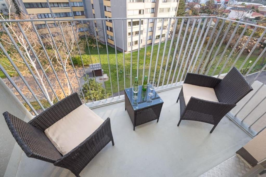Apartment Premium With Balcony! Free Garage Parking Included!