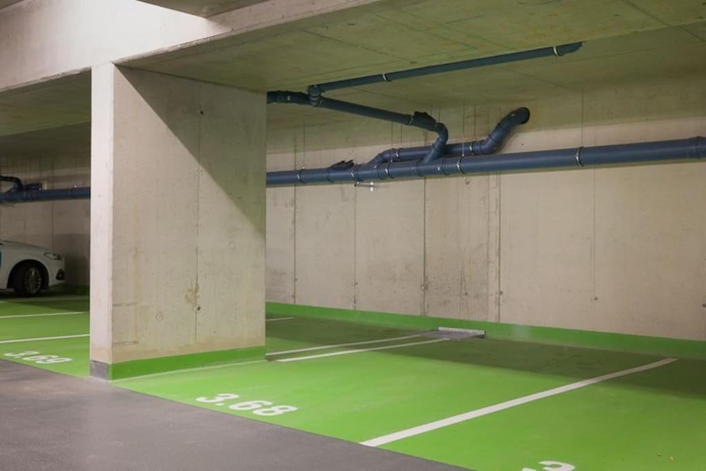 Apartment Premium With Balcony! Free Garage Parking Included! Wien